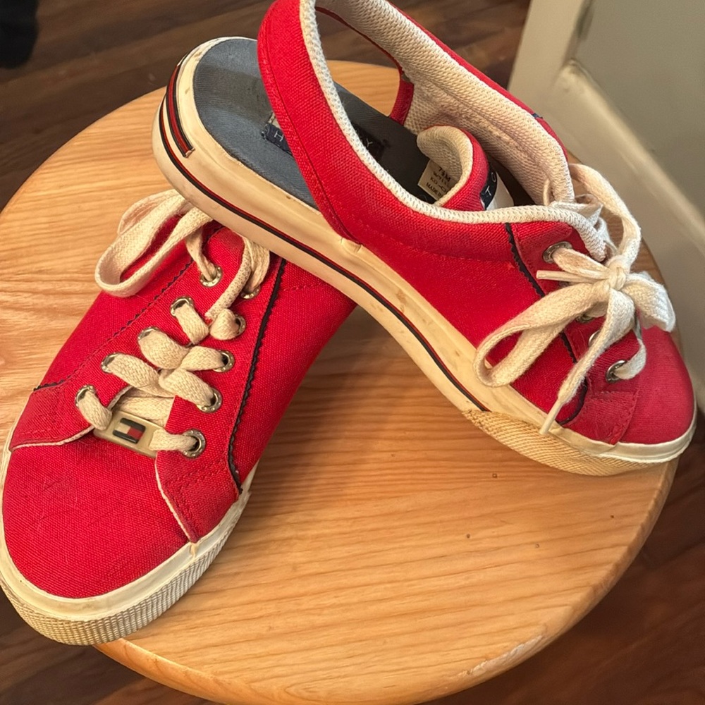 VINTAGE Retro 90’s Y2K Red Tommy Hilfiger Open Heel Lace Up Sneaker